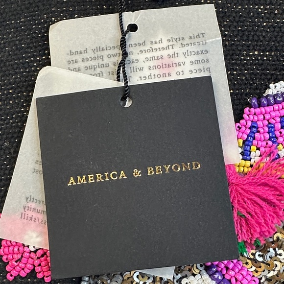 NWT America & Beyond Embellished Critter Tote Safari The Gentle Giant - Picture 2 of 8